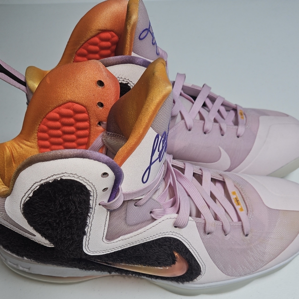 Size 10.5 - Nike LeBron 9 Regal Pink - Picture 2 of 8